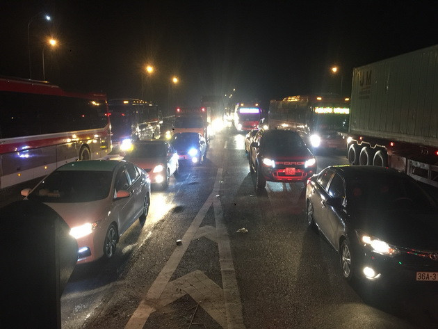 Những ngày cao điểm, đường cao tốc của VEC vẫn bị ùn ứ