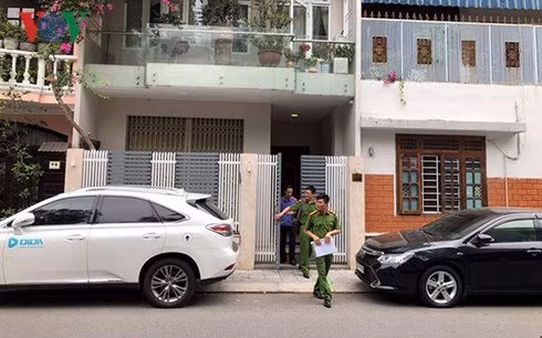Cơ quan chức năng khám nhà ông Văn Hữu Chiến - cựu Chủ tịch UBND TP Đà Nẵng