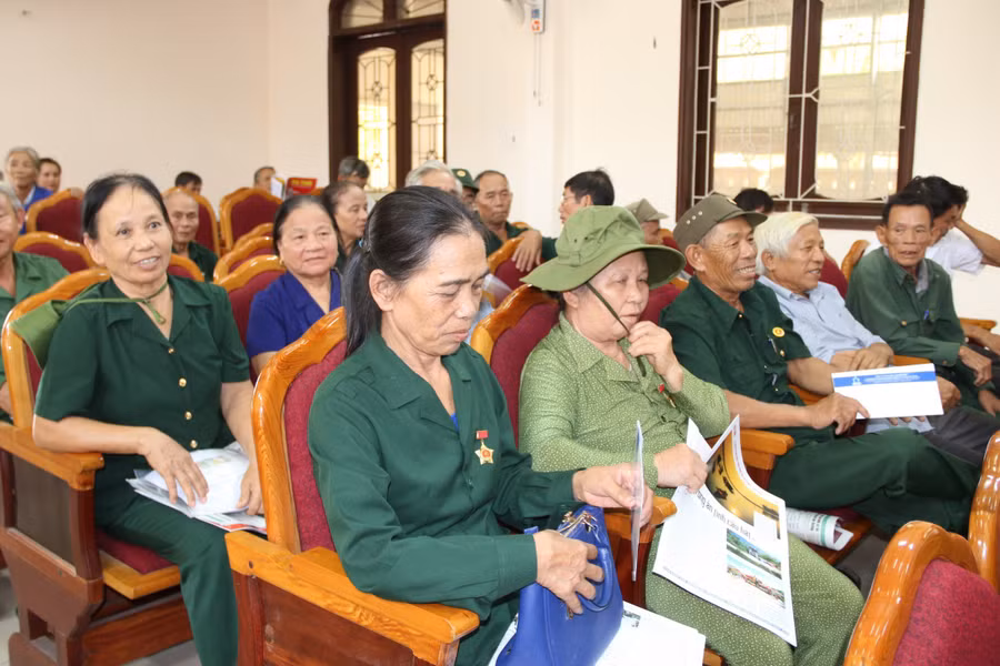 Các cựu thanh niên xung phong tỉnh Hà Tĩnh vui mừng gặp lại nhau