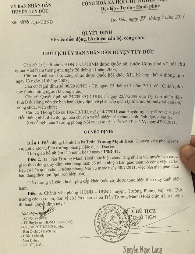 Quyết định bổ nhiệm bà Hoài lên làm lãnh đạo sau 5 tháng làm chuyên viên phòng Nội vụ Quyết định bổ nhiệm bà Hoài lên làm lãnh đạo sau 5 tháng làm chuyên viên phòng Nội vụ