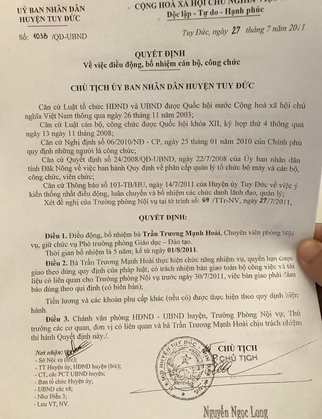 Quyết định bổ nhiệm bà Hoài lên làm lãnh đạo sau 5 tháng làm chuyên viên phòng Nội vụ