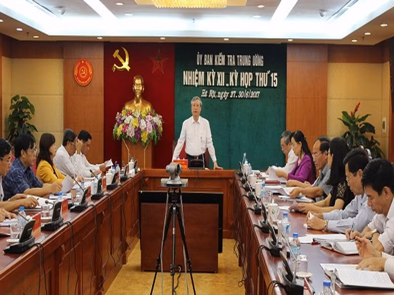 Chủ nhiệm UBKT Trung ương Trần Quốc Vượng chủ trì kỳ họp. 