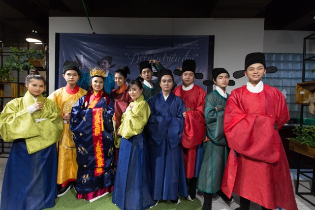 Trang phục thời Lê Sơ được trình diễn trong “Dệt Nên Triều đại”.