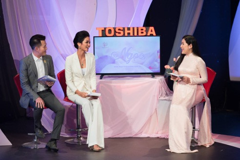 Hoa hậu Hoàn vũ Việt Nam H’Hen Niê trong chương trình “Thay lời muốn nói”.