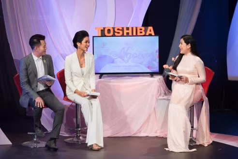 Hoa hậu Hoàn vũ Việt Nam H’Hen Niê trong chương trình “Thay lời muốn nói”. Hoa hậu Hoàn vũ Việt Nam H’Hen Niê trong chương trình “Thay lời muốn nói”.