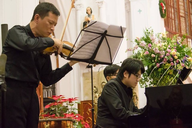 Hòa nhạc GRANDIOSO lần này Lưu Đức Anh mang đến cho khán giả những nhạc phẩm của các nhà soạn nhạc nổi tiếng thế giới. Hòa nhạc GRANDIOSO lần này Lưu Đức Anh mang đến cho khán giả những nhạc phẩm của các nhà soạn nhạc nổi tiếng thế giới.