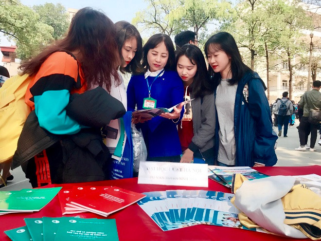 Trường dành 85% chỉ tiêu xét tuyển dựa trên kết quả kỳ thi THPT quốc gia năm 2018 theo các tổ hợp được xác định cụ thể cho từng ngành.