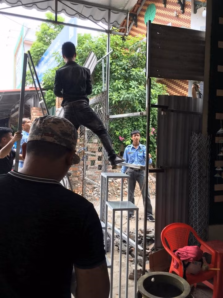 Thuê người đập phá trụ sở công ty để giải quyết tranh chấp