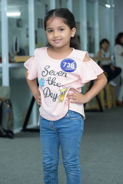 Mẫu nhí lai Ấn Độ.