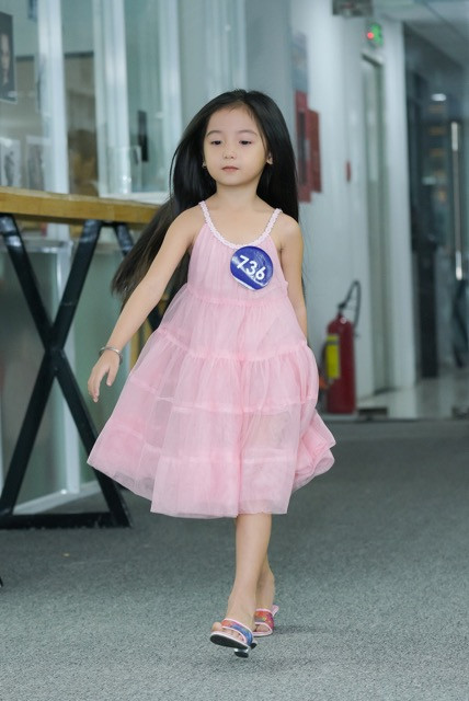 Cô bé có gương mặt xinh đẹp như thiên thần xuất hiện trong buổi casting.