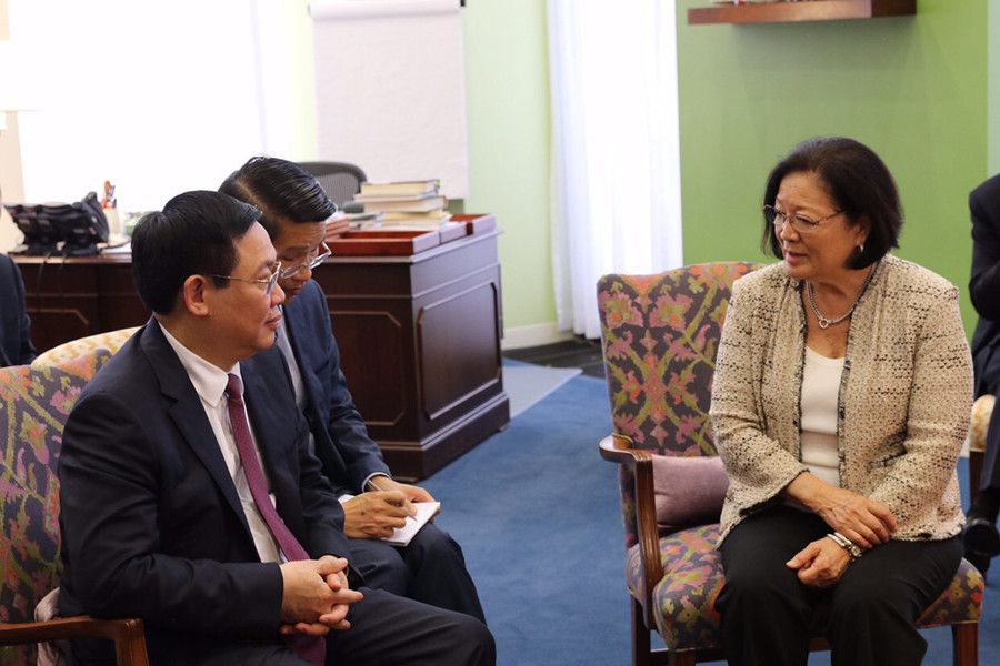 Phó Thủ tướng Vương Đình Huệ gặp Thượng nghị sĩ Mazie Hirono. Ảnh: VGP