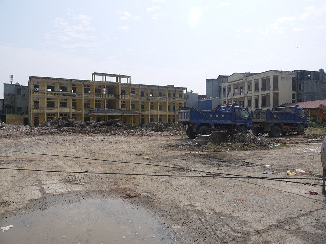 Trường cũ bị phá bỏ để xây công trình khác khiến thầy trò tiếc nuối Trường cũ bị phá bỏ để xây công trình khác khiến thầy trò tiếc nuối