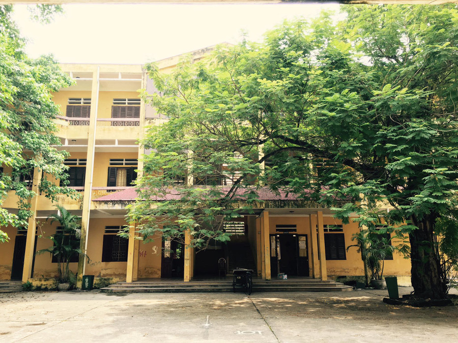 Ngôi trường với những mái ngói rêu phong cùng nhiều kỷ niệm của bao thế hệ học trò đất Cảng Ngôi trường với những mái ngói rêu phong cùng nhiều kỷ niệm của bao thế hệ học trò đất Cảng