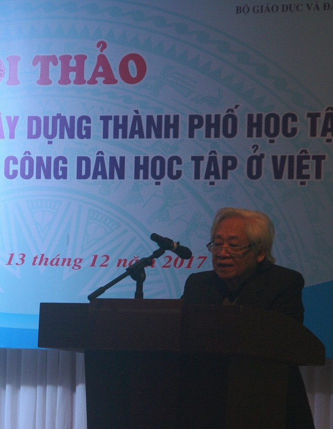 GS.TS Phạm Tất Dong Phó Chủ tịch kiêm Tổng thư ký Hội Khuyến học Việt Nam phát biểu đề dẫn hội thảo GS.TS Phạm Tất Dong Phó Chủ tịch kiêm Tổng thư ký Hội Khuyến học Việt Nam phát biểu đề dẫn hội thảo