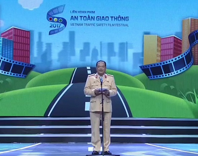 Đại tá Lưu Xuân Đức – Phó Cục trưởng Cục CSGT, Bộ Công An phát biểu: “Liên hoan phim toàn quốc về ATGT lần thứ 10