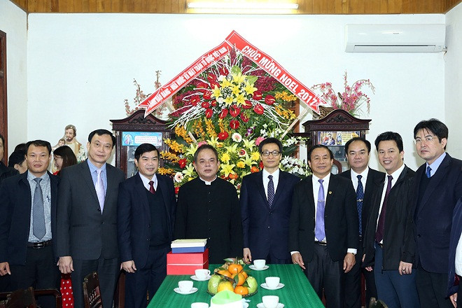 Phó Thủ tướng thăm, chúc mừng tại giáo xứ Nghĩa Yên, huyện Đức Thọ, tỉnh Hà Tĩnh. Ảnh: VGP Phó Thủ tướng thăm, chúc mừng tại giáo xứ Nghĩa Yên, huyện Đức Thọ, tỉnh Hà Tĩnh. Ảnh: VGP