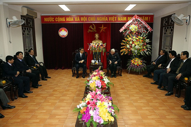 Phó Thủ tướng Vũ Đức Đam thăm và chúc mừng Giáng sinh 2017 tại Ủy ban Đoàn kết Công giáo tỉnh Hà Tĩnh. Ảnh: VGP Phó Thủ tướng Vũ Đức Đam thăm và chúc mừng Giáng sinh 2017 tại Ủy ban Đoàn kết Công giáo tỉnh Hà Tĩnh. Ảnh: VGP