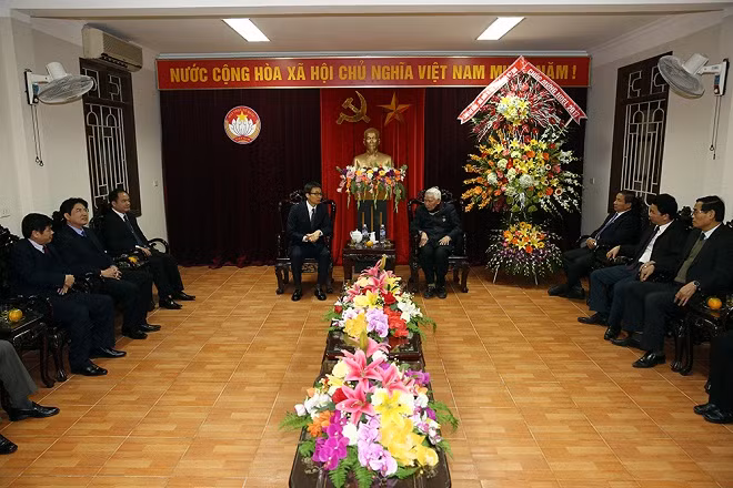 Phó Thủ tướng Vũ Đức Đam thăm và chúc mừng Giáng sinh 2017 tại Ủy ban Đoàn kết Công giáo tỉnh Hà Tĩnh. Ảnh: VGP Phó Thủ tướng Vũ Đức Đam thăm và chúc mừng Giáng sinh 2017 tại Ủy ban Đoàn kết Công giáo tỉnh Hà Tĩnh. Ảnh: VGP