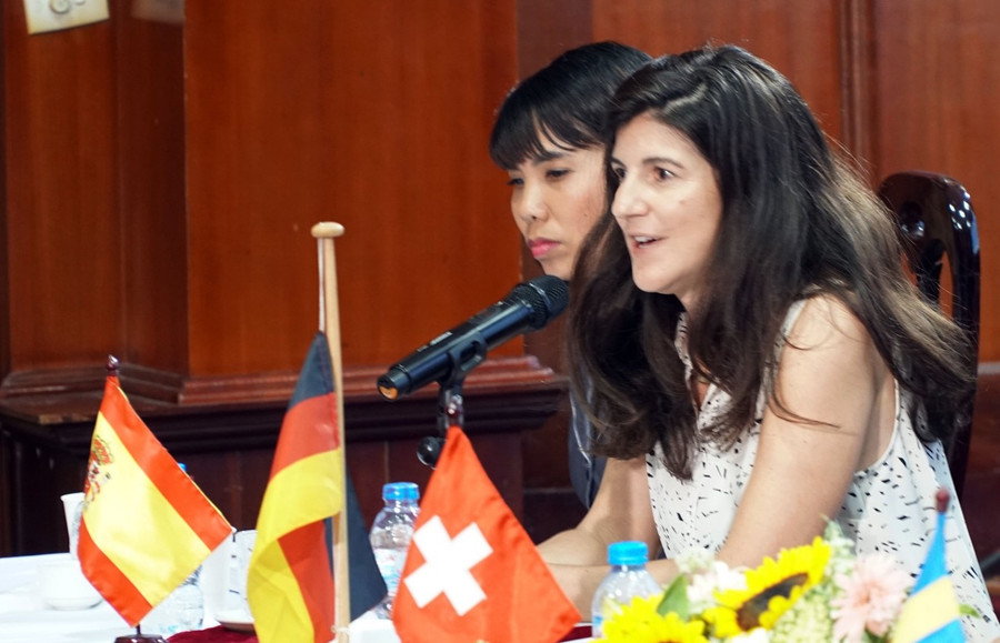 Bà Mencia Manso de Zuniga, Bí thư thứ nhất ĐSQ Tây Ban Nha