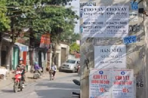 Quảng cáo cho vay tiền mặt với lãi suất thấp, không cần thế chấp len lỏi khắp nơi. Ảnh minh họa, theo VietNamNet