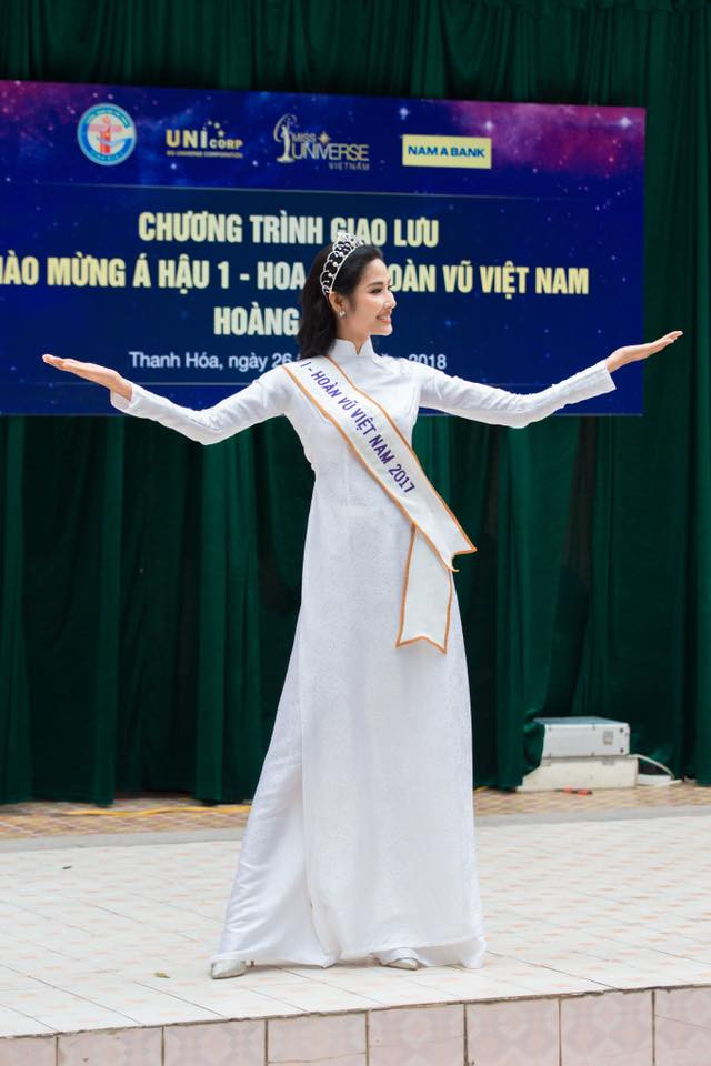 Bước đi trên sàn “Catwalk” mang tên Trường THPT Tĩnh Gia. Bước đi trên sàn “Catwalk” mang tên Trường THPT Tĩnh Gia.