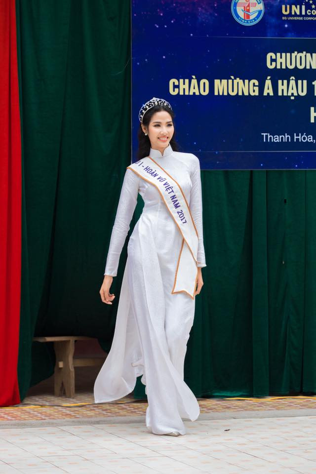 Bước đi trên sàn “Catwalk” mang tên Trường THPT Tĩnh Gia. Bước đi trên sàn “Catwalk” mang tên Trường THPT Tĩnh Gia.