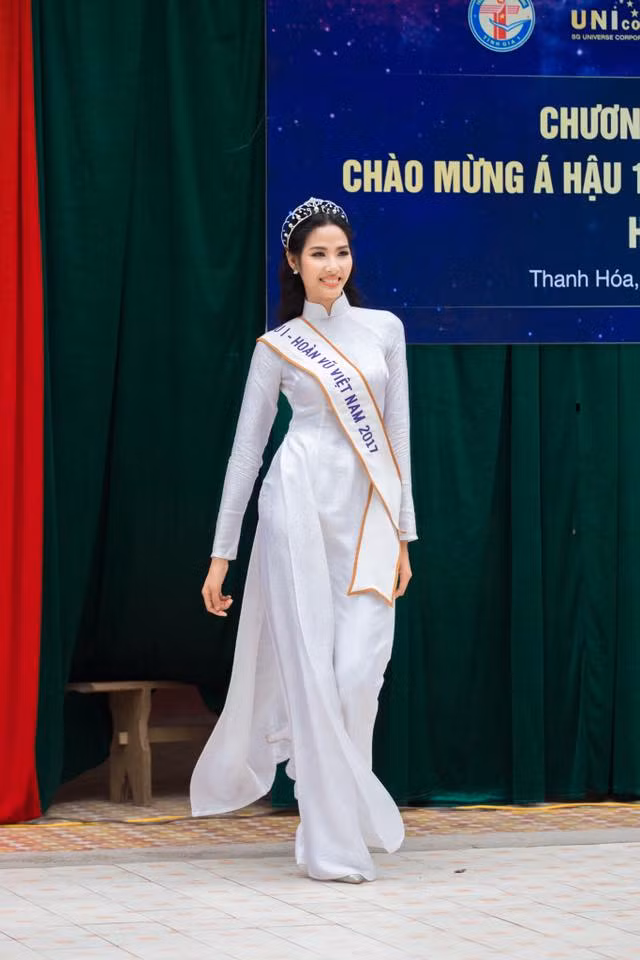 Bước đi trên sàn “Catwalk” mang tên Trường THPT Tĩnh Gia. Bước đi trên sàn “Catwalk” mang tên Trường THPT Tĩnh Gia.