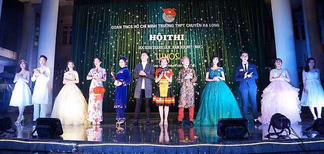 12 thí sinh xuất sắc lọt vào vòng chung kết Hội thi "Học sinh thanh lịch 2018" của trường THPT chuyên Hạ Long