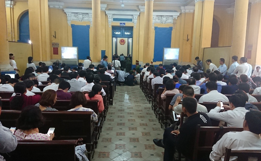Toàn cảnh phiên tòa. Toàn cảnh phiên tòa.