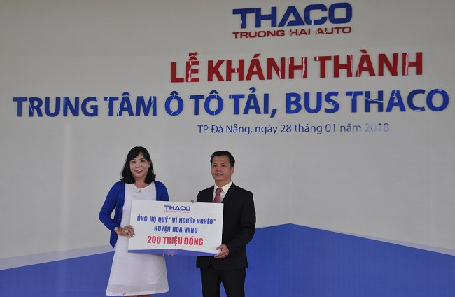 Lãnh đạo công ty cổ phần ô tô Trường Hải – Thaco trao tặng 1,2 tỷ đồng cho các quỹ an sinh xã hội, ủng hộ người nghèo thành phố Đà Nẵng và huyện Hòa Vang.