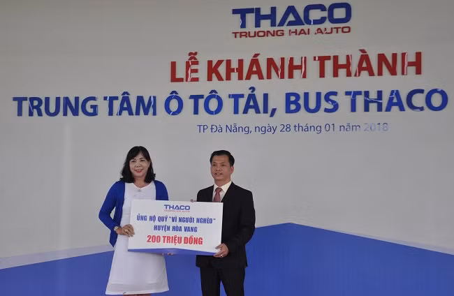 Lãnh đạo công ty cổ phần ô tô Trường Hải – Thaco trao tặng 1,2 tỷ đồng cho các quỹ an sinh xã hội, ủng hộ người nghèo thành phố Đà Nẵng và huyện Hòa Vang.