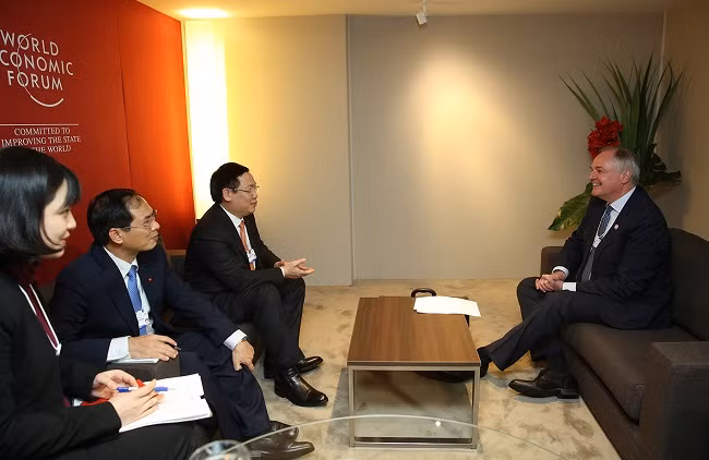 Phó Thủ tướng Vương Đình Huệ trong buổi tiếp lãnh đạo Tập đoàn Unilever. Ảnh: VGP