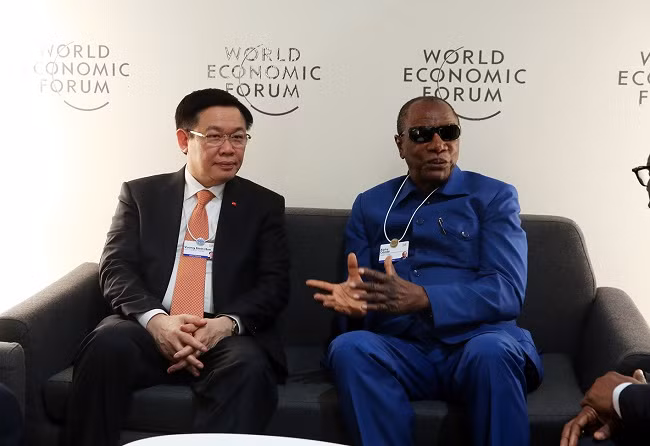 Phó Thủ tướng Vương Đình Huệ hội kiến Tổng thống Ghine. Ảnh: VGP