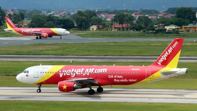 Máy bay Vietjettừ hạ cánh khẩn cấp Nội Bài để cấp cứu hành khách. (Ảnh: Vietjet cung cấp)