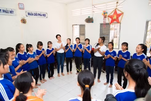 Hoa hậu H’Hen Niê, người đẹp Cẩm Tiên tham gia, tìm hiểu lớp học Kỹ năng sống.