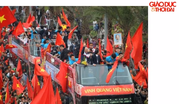 Lần đầu trong lịch sử bóng đá cả nước chào đón đội tuyển U23 trở về