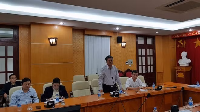 Thứ trưởng Bộ TTTT Phạm Hồng Hải (đứng) tại buổi công bố.