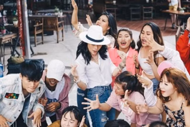 và diễn xuất rất chuyên nghiệp của Mỹ Tâm