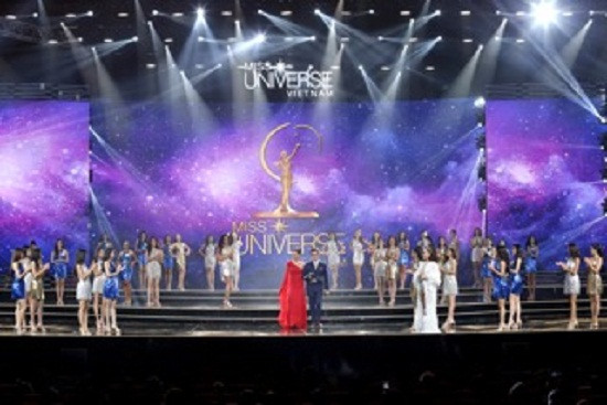 Toàn cảnh sân khấu hoành tráng