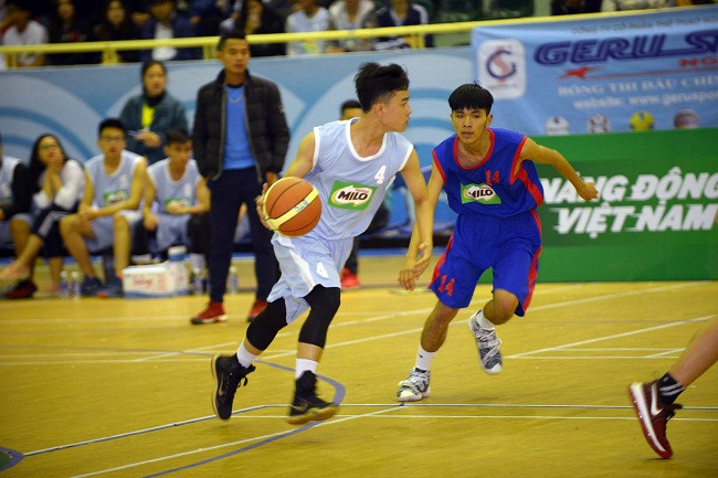 Các pha bóng của các trận đấu trong ngày thi đấu đầu tiên Các pha bóng của các trận đấu trong ngày thi đấu đầu tiên