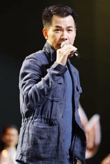 Ca sỹ Hồ Trung Dũng với ‘Hello Vietnam”