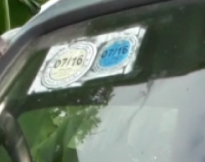 Xe đã hết hạn đăng kiểm nhưng vẫn được sử dụng để đưa đón học sinh ở vùng thôn quê.