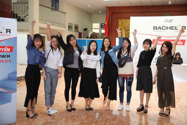 Các bạn trẻ đều thích thú với chương trình thực tế “Anh chàng độc thân” Các bạn trẻ đều thích thú với chương trình thực tế “Anh chàng độc thân”