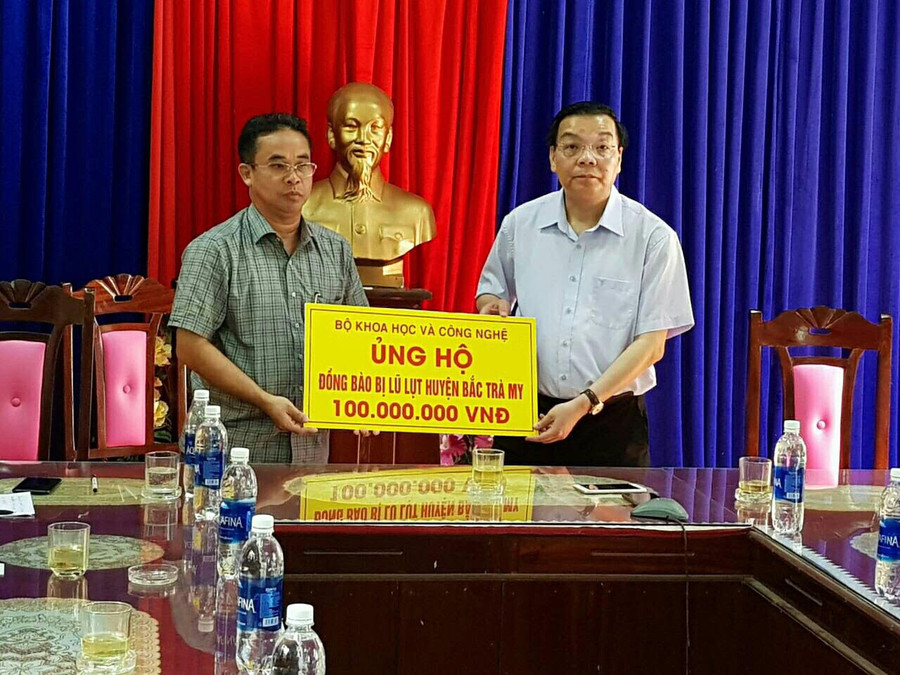 Bộ trưởng Bộ KH&CN Chu Ngọc Anh đã trực tiếp đến huyện Bắc Trà My – tỉnh Quảng Nam để thăm hỏi, động viên, chia sẻ với đồng bào vùng bị lũ lụt Bộ trưởng Bộ KH&CN Chu Ngọc Anh đã trực tiếp đến huyện Bắc Trà My – tỉnh Quảng Nam để thăm hỏi, động viên, chia sẻ với đồng bào vùng bị lũ lụt