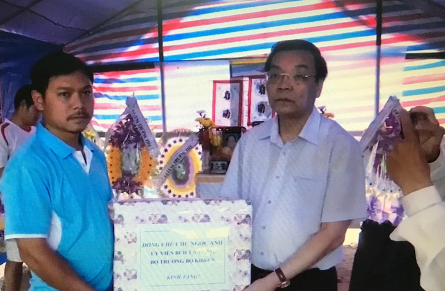 Bộ trưởng Bộ KH&CN Chu Ngọc Anh đã trực tiếp đến huyện Bắc Trà My – tỉnh Quảng Nam để thăm hỏi, động viên, chia sẻ với đồng bào vùng bị lũ lụt Bộ trưởng Bộ KH&CN Chu Ngọc Anh đã trực tiếp đến huyện Bắc Trà My – tỉnh Quảng Nam để thăm hỏi, động viên, chia sẻ với đồng bào vùng bị lũ lụt