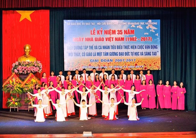 Lễ kỉ niệm ngày Nhà giáo Việt Nam được Sở giáo dục và đào tạo tổ chức, ảnh Lê Quyết Cường (1)