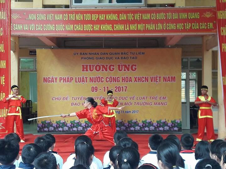 Các em học sinh của trường đã thể hiện tài năng võ thuật