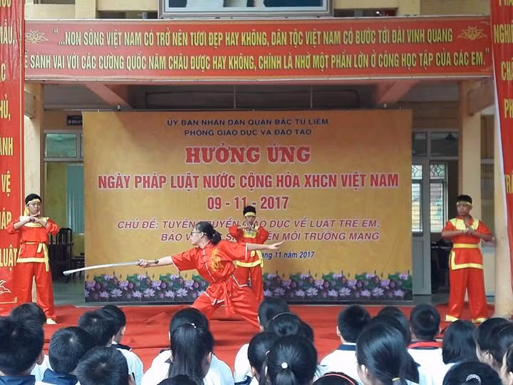 Các em học sinh của trường đã thể hiện tài năng võ thuật