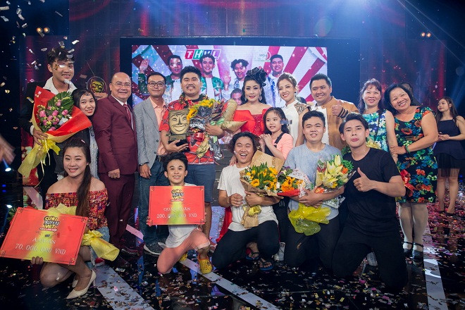 Nhóm Kỳ tài và Khủng long tí hon chia sẻ niềm vui cùng giám khảo và khán giả Nhóm Kỳ tài và Khủng long tí hon chia sẻ niềm vui cùng giám khảo và khán giả