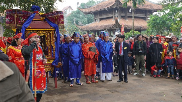 Làm lễ mời tại chùa Nôm. Làm lễ mời tại chùa Nôm.